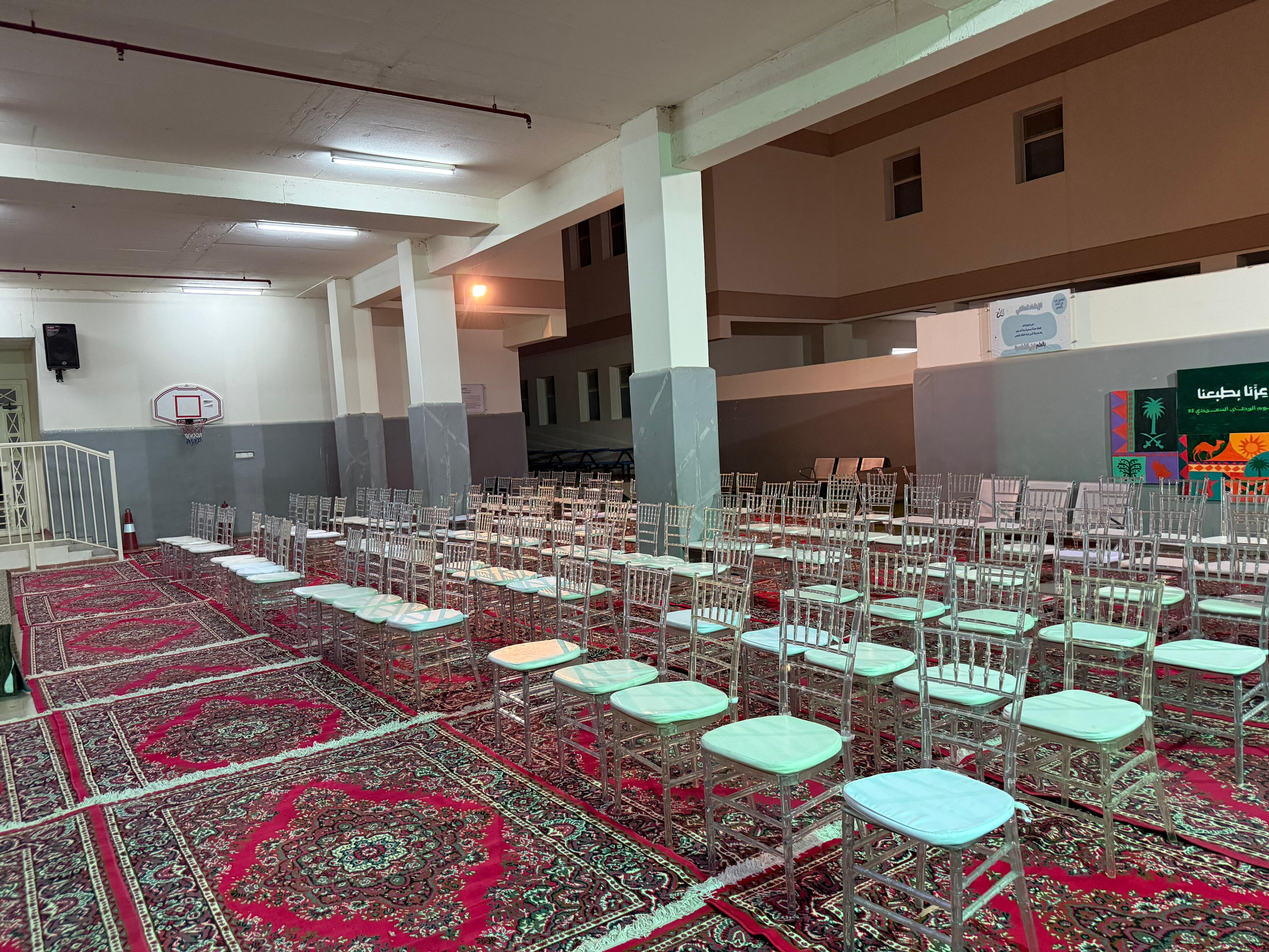 كراسي شفاف
