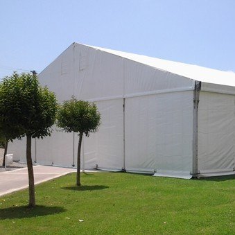 خيام بيضاء عازلة